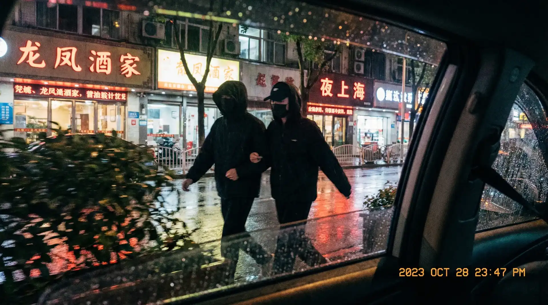视频吃瓜官网-网络热门事件|网红事件|视频吃瓜平台 - 顶流明星深夜密会现场抓拍照片